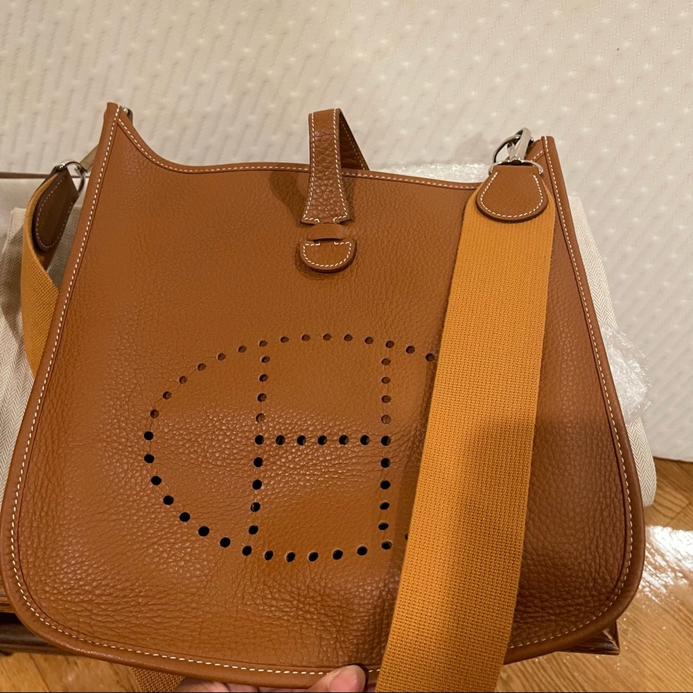Authentic Hermés Evelyne III GM Crossbody Bag - Picture 8 of 13
